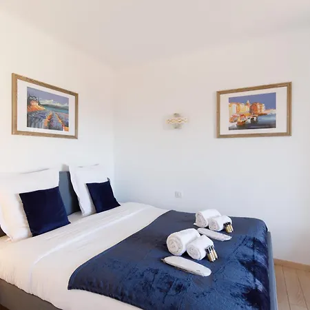 Apartment Alexandra Yourhosthelper *