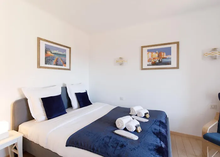 Apartment Alexandra Yourhosthelper *